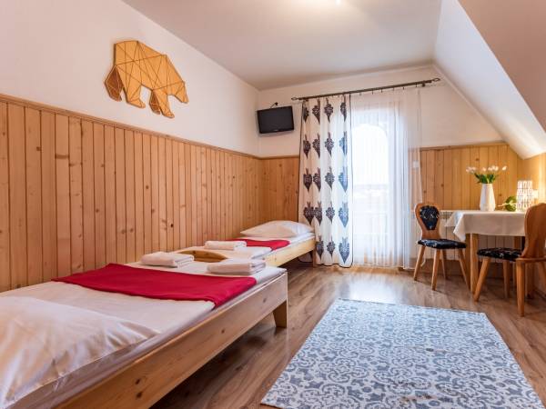 POKÓJ 3 - OSOBOWY Z BALKONEM (1 ŁÓŻKO MAŁŻEŃSKIE+1 POJEDYNCZE)