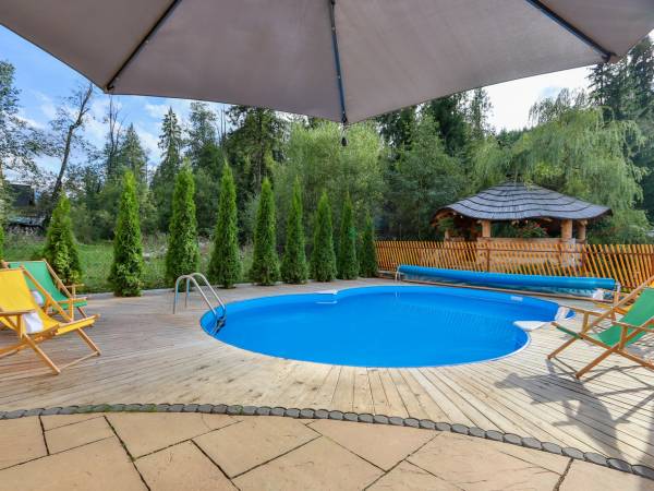 PODGRZEWANY BASEN ZEWNĘTRZNY (RĘCZNIKI KĄPIELOWE, LEŻAKI, STOLIKI)