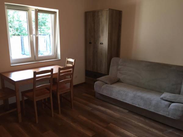 apartament 4 osobowy na parterze, z widokiem na plac zabaw