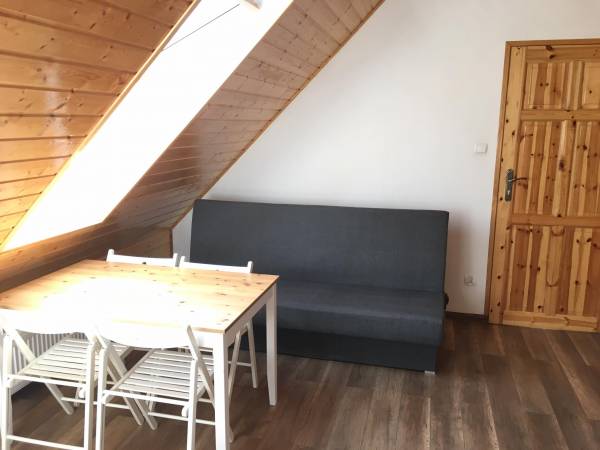 apartament 4os. na piętrze, widok na plac zabaw