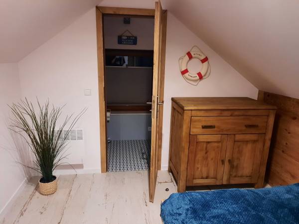 Toaleta na antresoli.