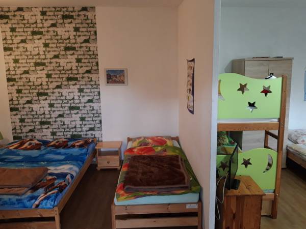 Pokój nr 2 oddzielony półścianką