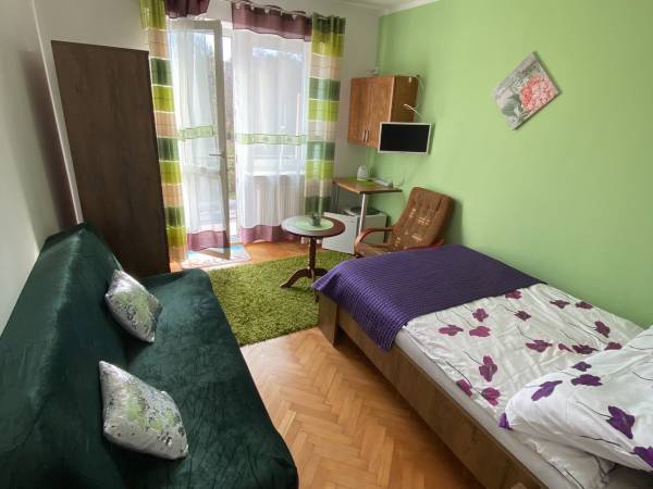 Pokoj z balkonem na 2 pietrze i z lazienka na przeciwko pokoju