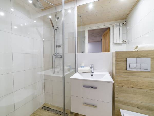 Łazienka w pokojach na piętrze