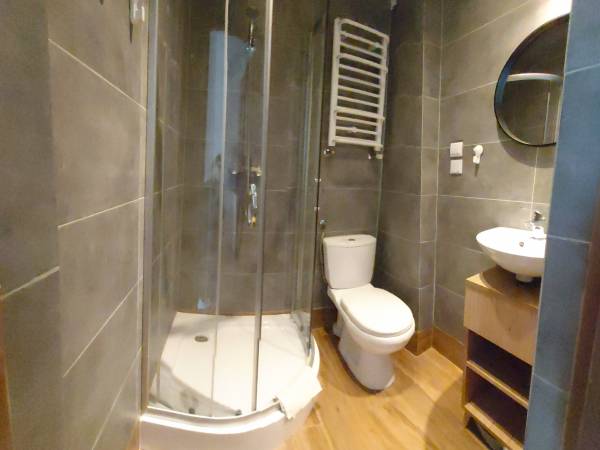 łazienka w pokoju nr 8