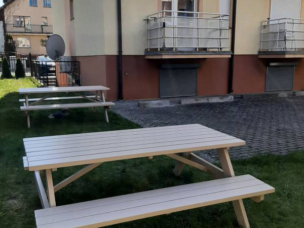 kącik rekreacyjny od strony wewnętrznej posesji