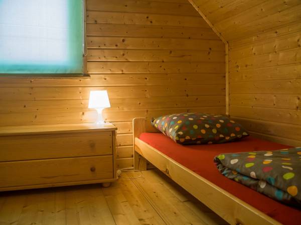 duży domek sypialnia