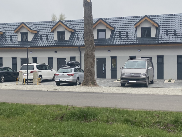 monitorowane i oświetlone miejsca parkingowe