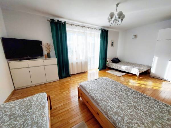 pokój czteroosobowy z balkonem