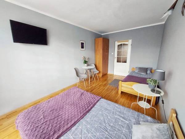 pokój trzyosobowy z balkonem