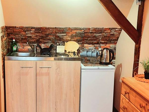 POKOJE GOŚCINNE ,,POD SKAŁKAMI" Z ŁAZIENKAMI I ANEKSAMI KUCHENNYMI