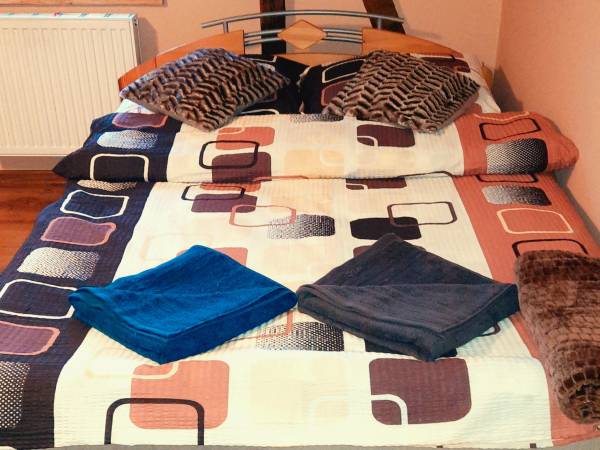 POKOJE GOŚCINNE ,,POD SKAŁKAMI" Z ŁAZIENKAMI I ANEKSAMI KUCHENNYMI