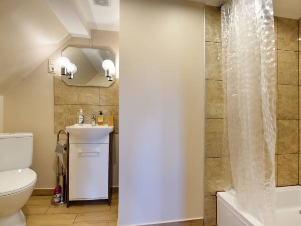 POKOJE GOŚCINNE ,,POD SKAŁKAMI" Z ŁAZIENKAMI I ANEKSAMI KUCHENNYMI