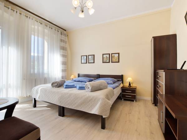 sypialnia z balkonem apartament piętro