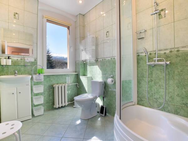 apartament piętro łazienka