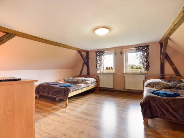 POKOJE GOŚCINNE ,,POD SKAŁKAMI" Z ŁAZIENKAMI I ANEKSAMI KUCHENNYMI