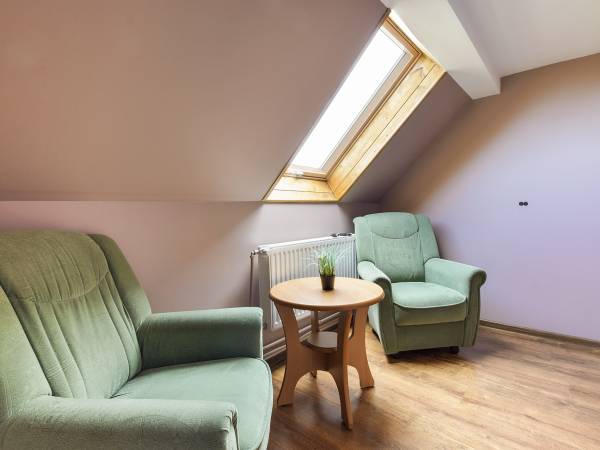 POKOJE GOŚCINNE ,,POD SKAŁKAMI" Z ŁAZIENKAMI I ANEKSAMI KUCHENNYMI