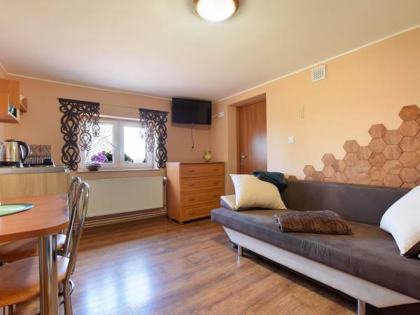 POKOJE GOŚCINNE ,,POD SKAŁKAMI" Z ŁAZIENKAMI I ANEKSAMI KUCHENNYMI