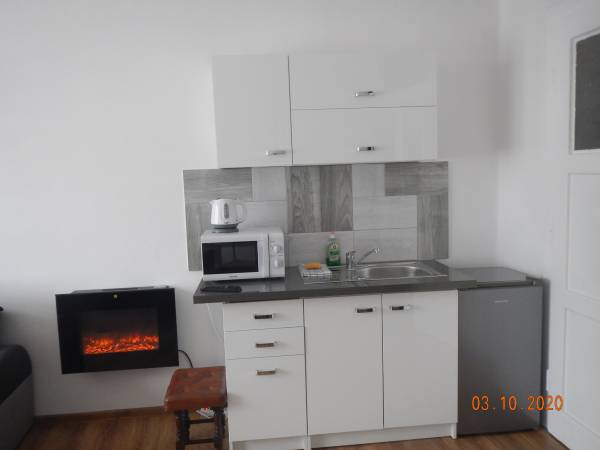 Pokój czteroosobowy aneks kuchenny