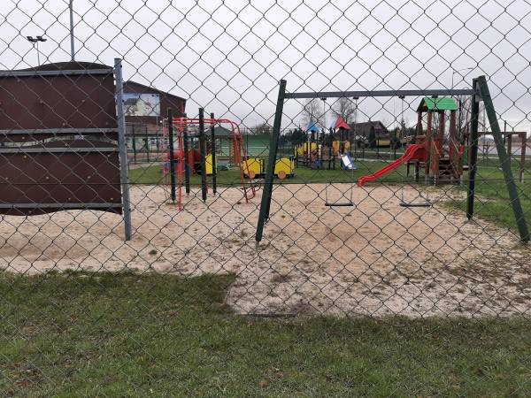 gminny plac zabaw ul. Szkolna (450m)