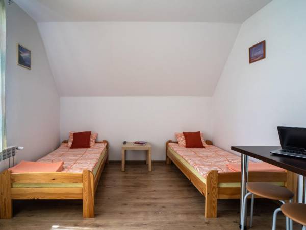 pokój dwuosobowy z balkonem