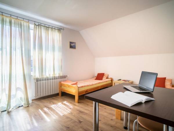 pokój dwuosobowy z balkonem