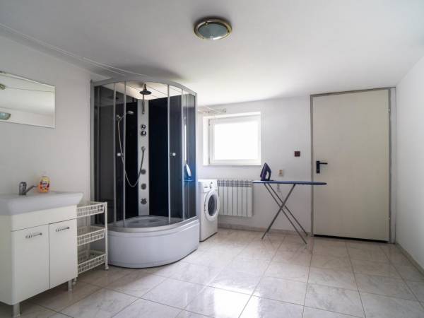 łazienka z pralnią