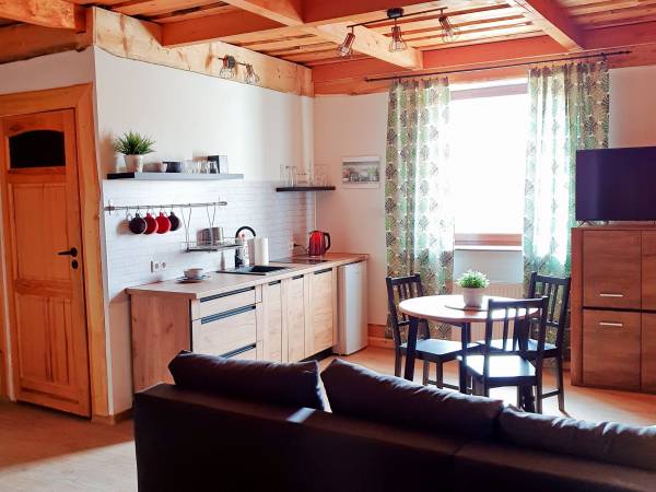 aneks kuchenny w pokoju czteroosobowym