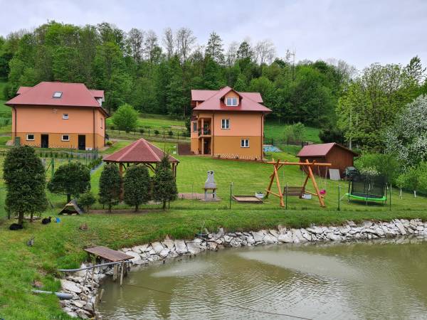 DOMKI i pokoje nad Jeziorem Solińskim