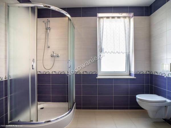 łazienka z prysznicem