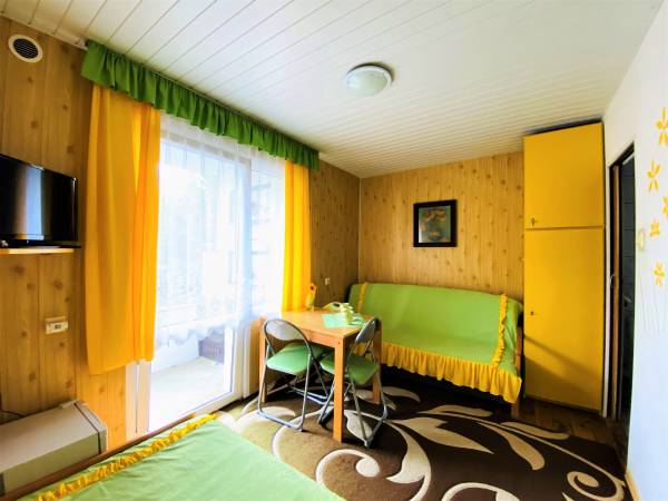 Pokój 3-os. nr 3 z łazienką (parter)