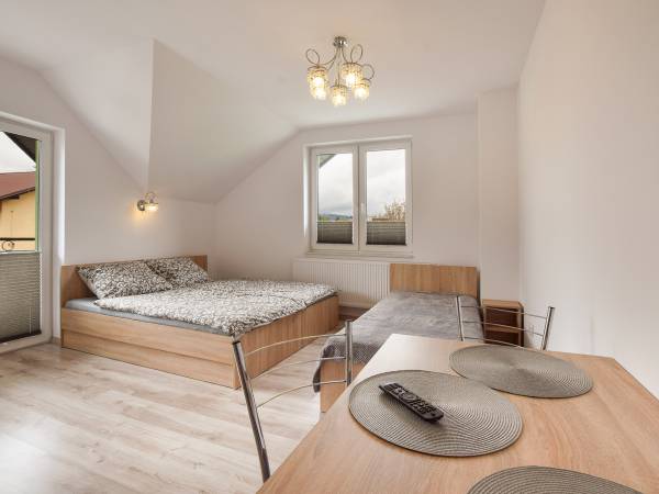 pokój 3 osobowy z balkonem