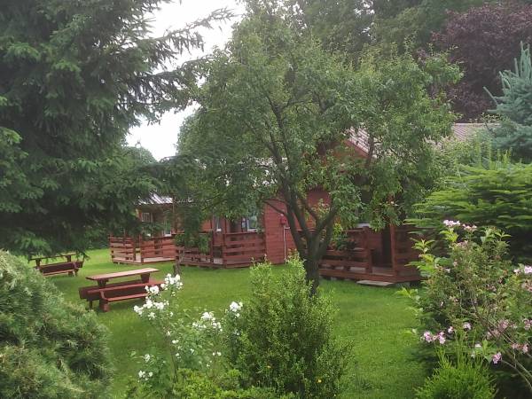 Domki Letniskowe W Ogrodzie