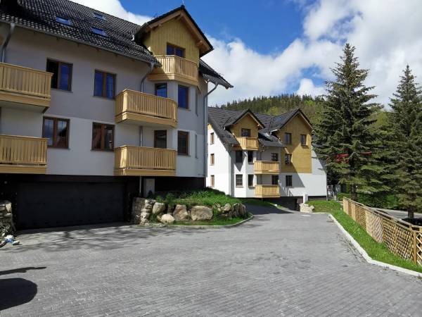 widok apartamentowca A i B