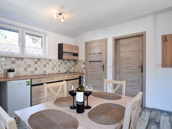 Wnętrze apartamentu w budynku.