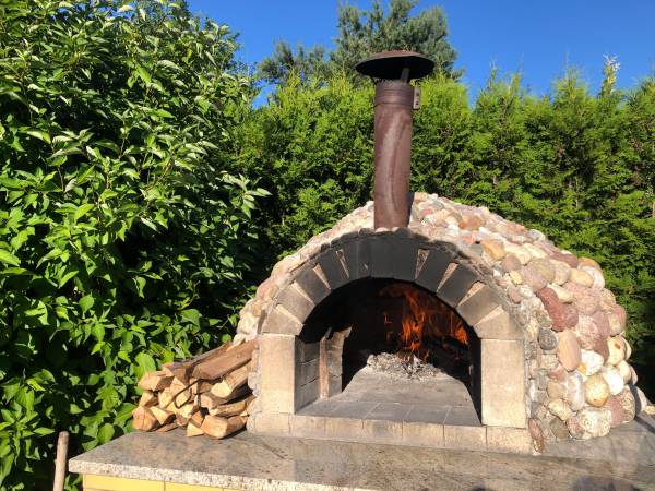 pizza z pieca opalanego drewnem:)