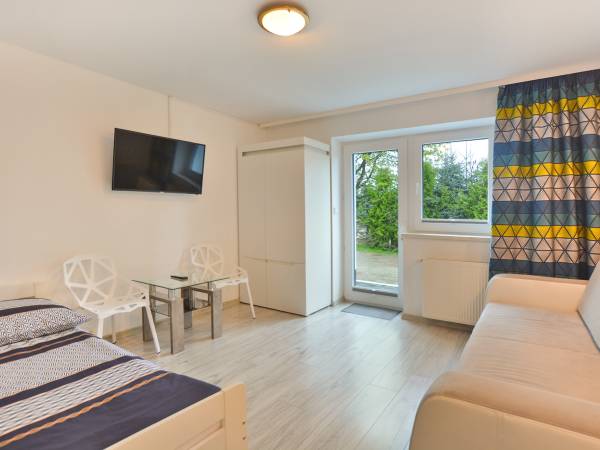 Pokój 4 osobowy z łazienką i niezależnym wejściem.