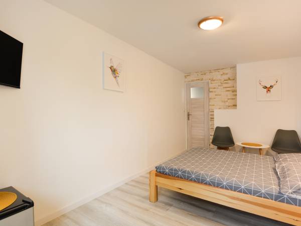 Pokój 2 osobowy z łazienką i niezależnym wejściem.