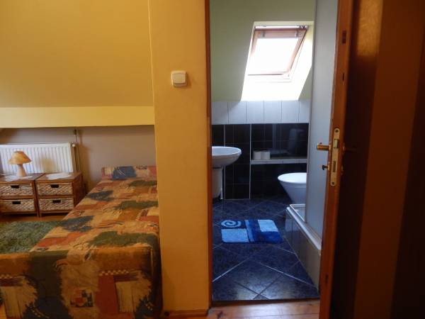 pokój 3 osobowy z łazienką