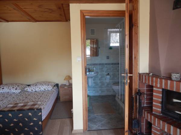 pokoj 4 os z kominkiem