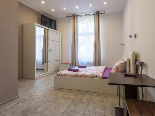 Hostel 70s and Apartmenty Queen