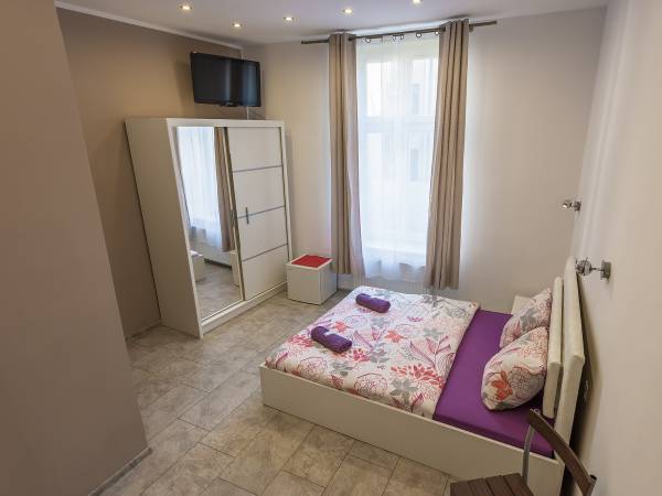 Hostel 70s and Apartmenty Queen