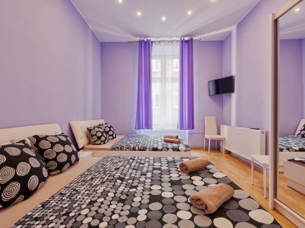 Hostel 70s and Apartmenty Queen