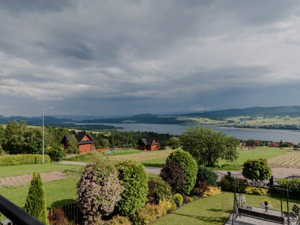 widok z okna pokoju 2 os z tarasem