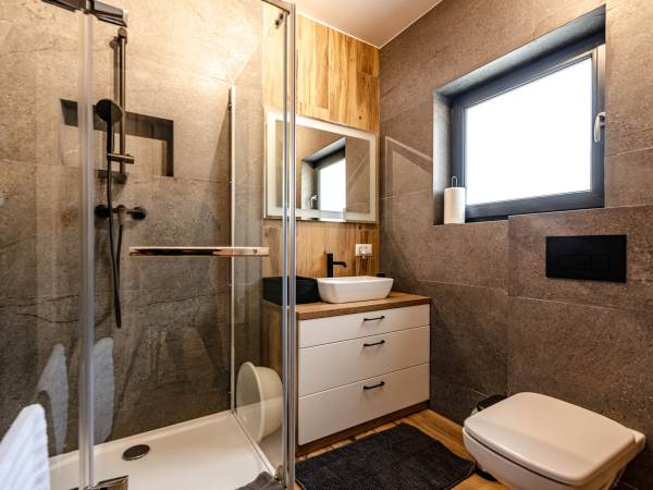 lazienka kolo salonu