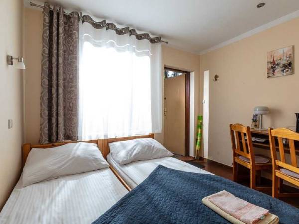 pokój bałtycki 2 osobowy, parter, wejście z tarasu i taras. Pokój numer 4.