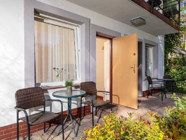 pokój bałtycki 2 osobowy, parter, wejście z tarasu i taras. Pokój numer 3