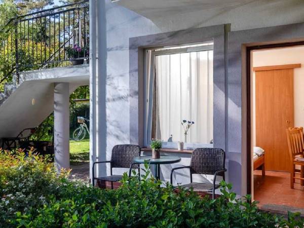 pokój bałtycki 2 osobowy, parter, wejście z tarasu i taras. Pokój numer 3