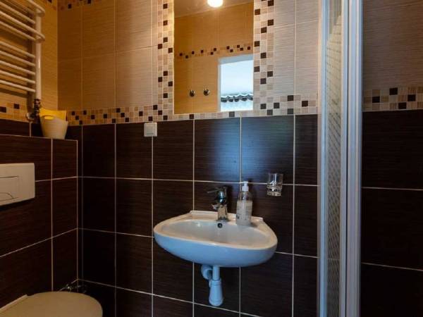 pokój bałtycki 2 osobowy, parter, wejście z tarasu i taras. Pokój numer 3