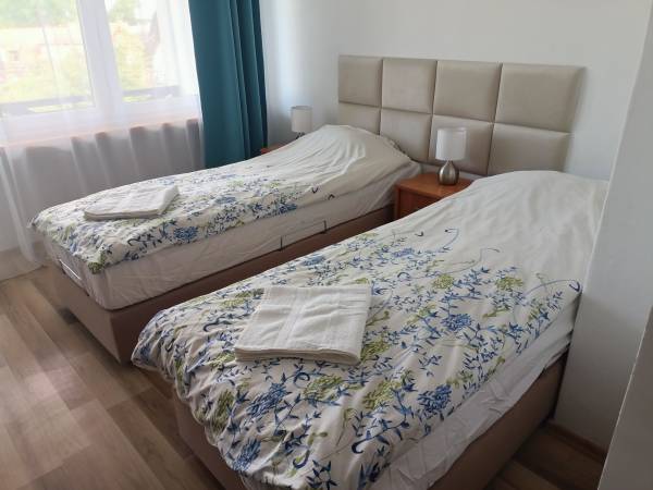 Pokój nr 7 dwuosobowy z balkonem rozsunięte łózka